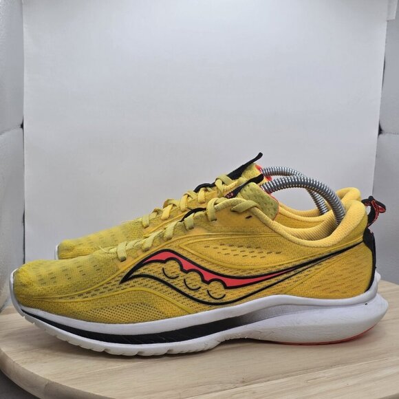 Size 10- Saucony Women's Kinvara 13 Running Shoe, VIZIGLD/VIZIRED, - Picture 1 of 10
